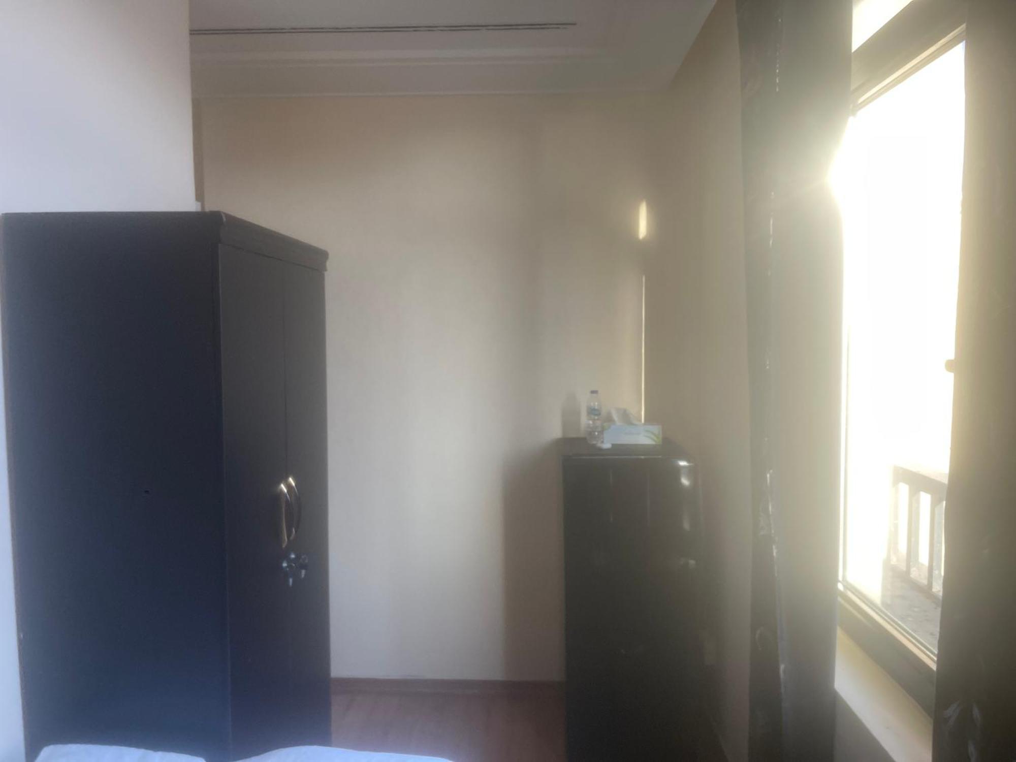 Four Stars Hostel Dubai Bagian luar foto