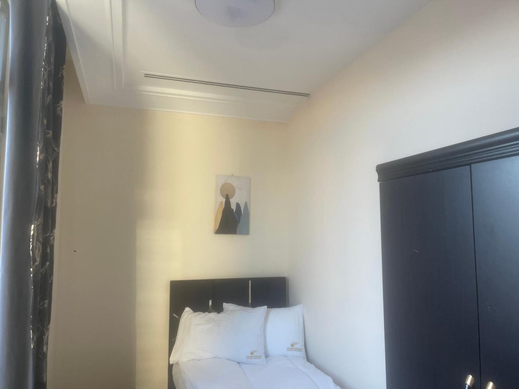 Four Stars Hostel Dubai Bagian luar foto
