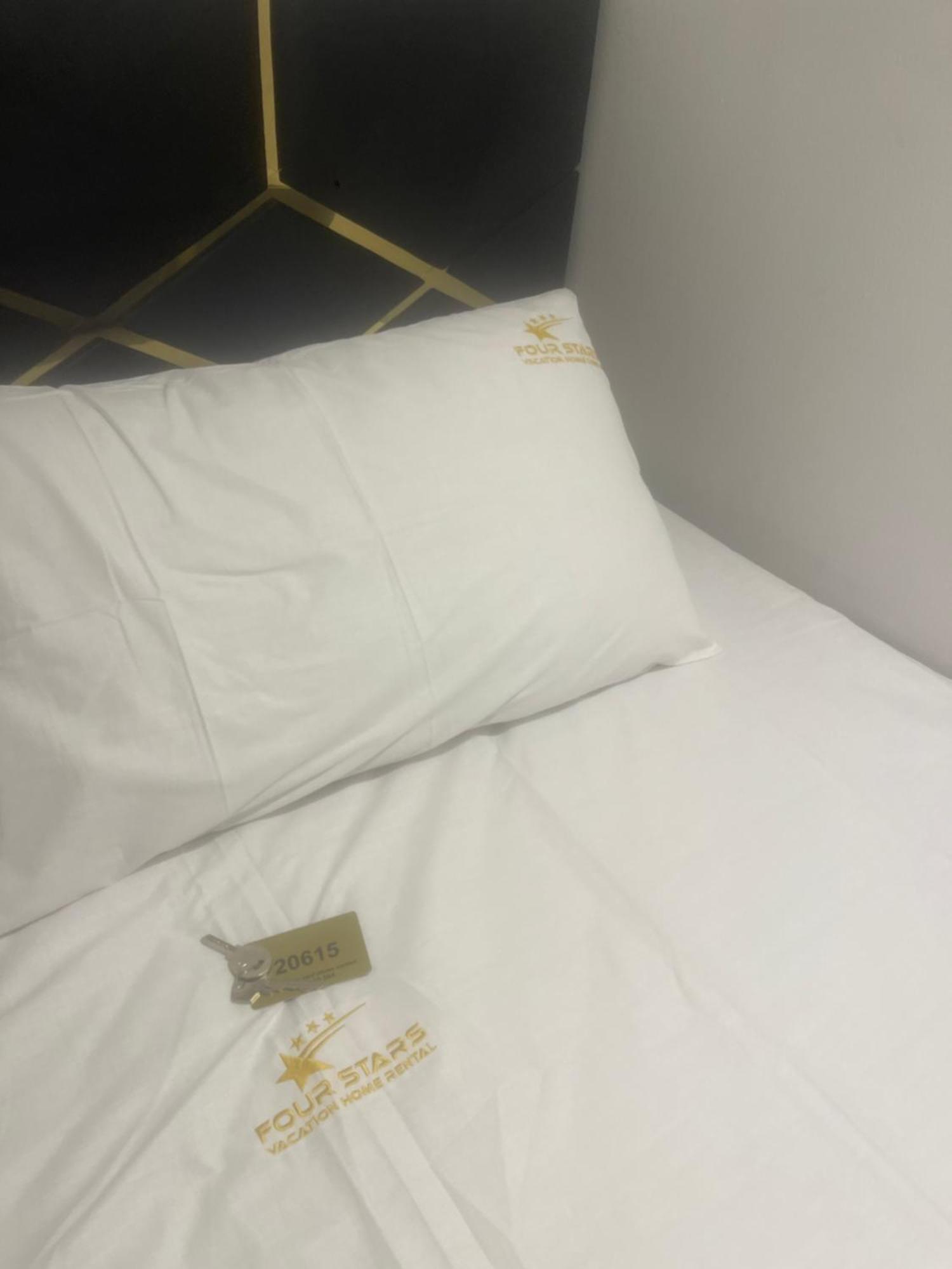 Four Stars Hostel Dubai Bagian luar foto