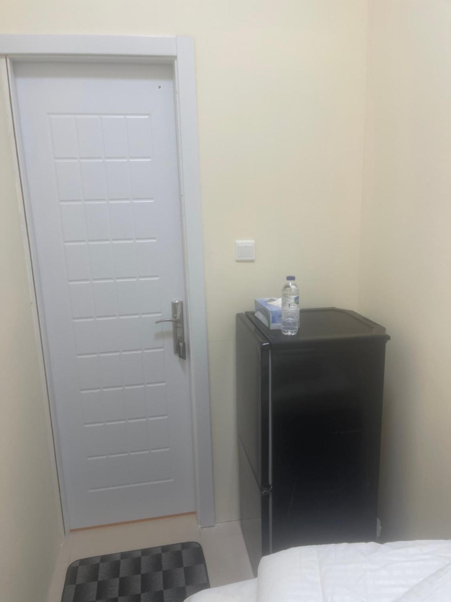 Four Stars Hostel Dubai Bagian luar foto