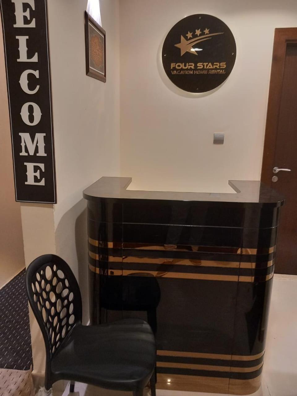 Four Stars Hostel Dubai Bagian luar foto