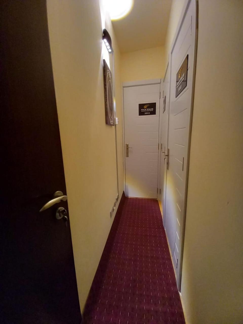 Four Stars Hostel Dubai Bagian luar foto