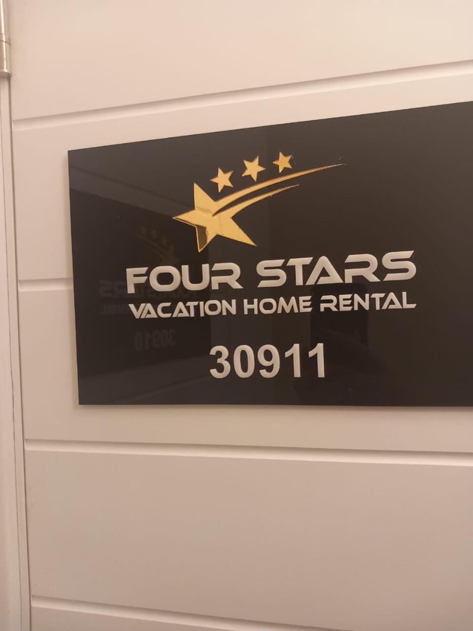 Four Stars Hostel Dubai Bagian luar foto