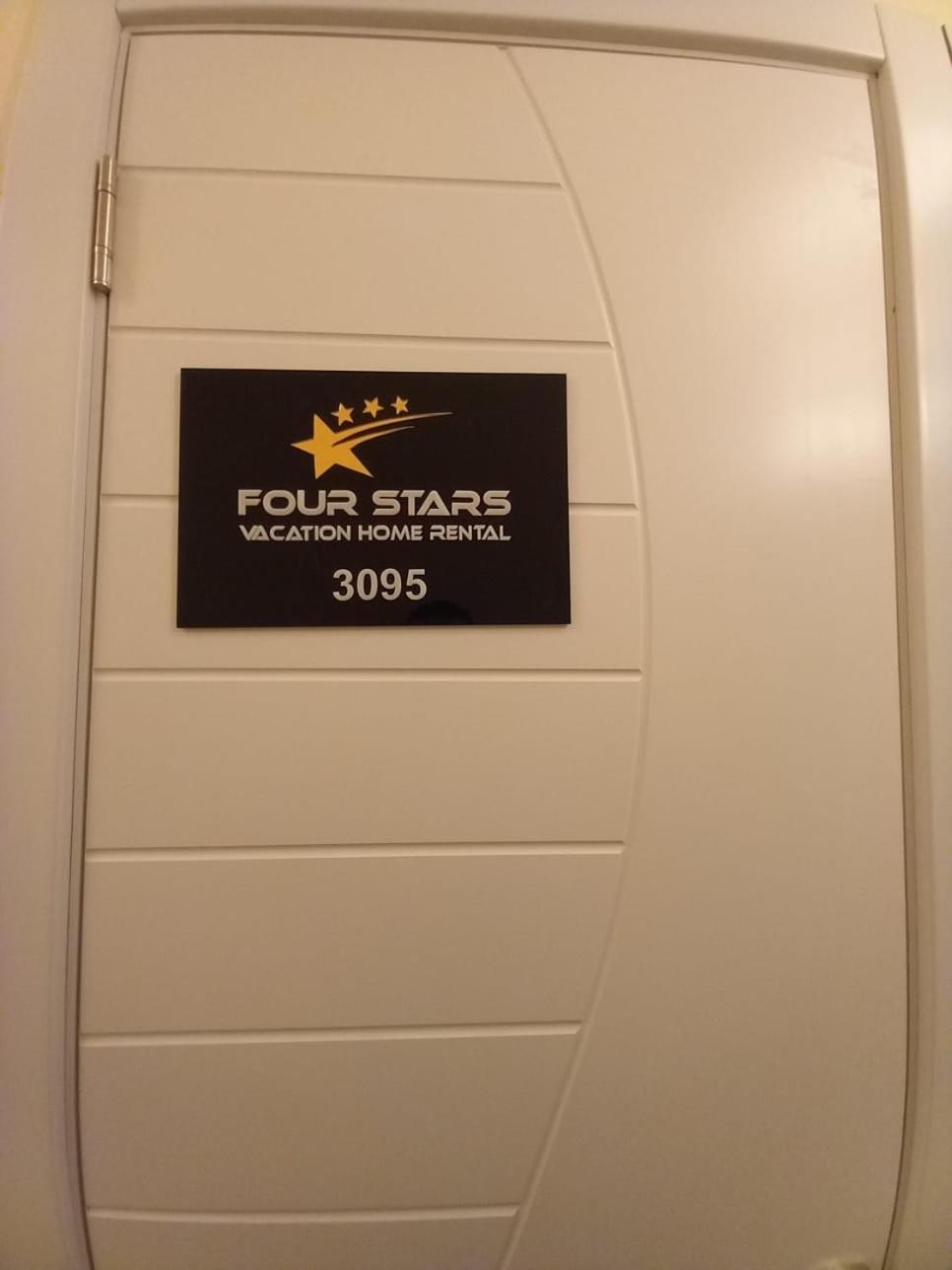 Four Stars Hostel Dubai Bagian luar foto