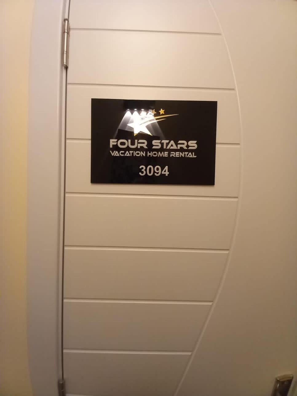 Four Stars Hostel Dubai Bagian luar foto