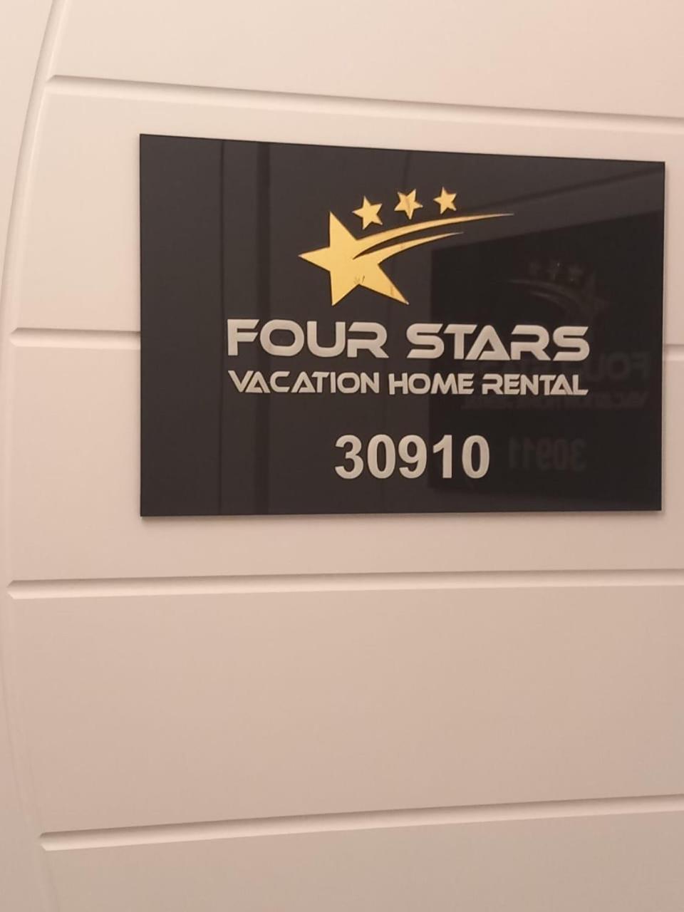 Four Stars Hostel Dubai Bagian luar foto