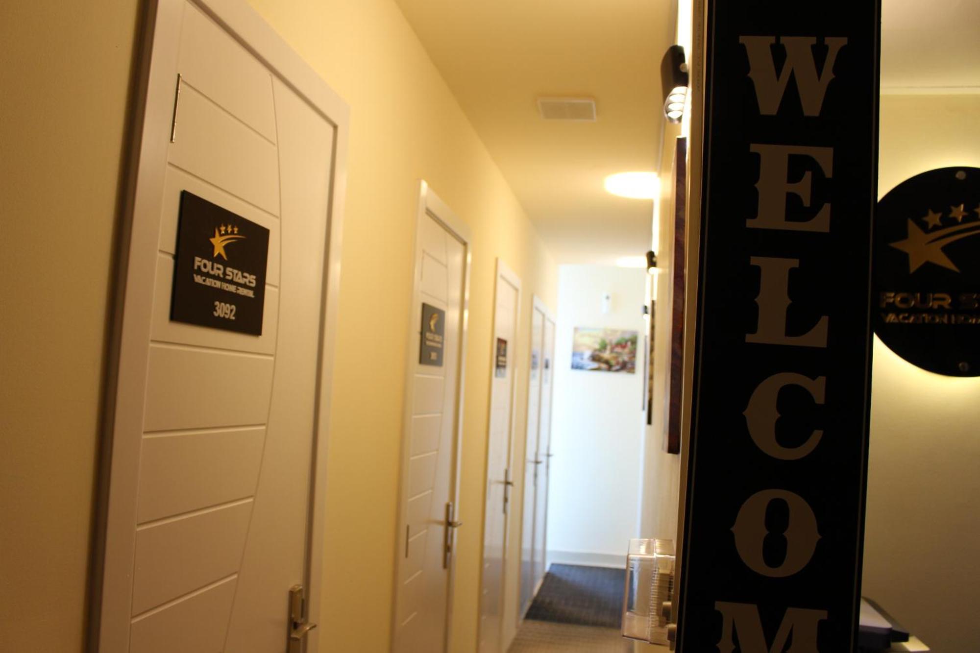 Four Stars Hostel Dubai Bagian luar foto