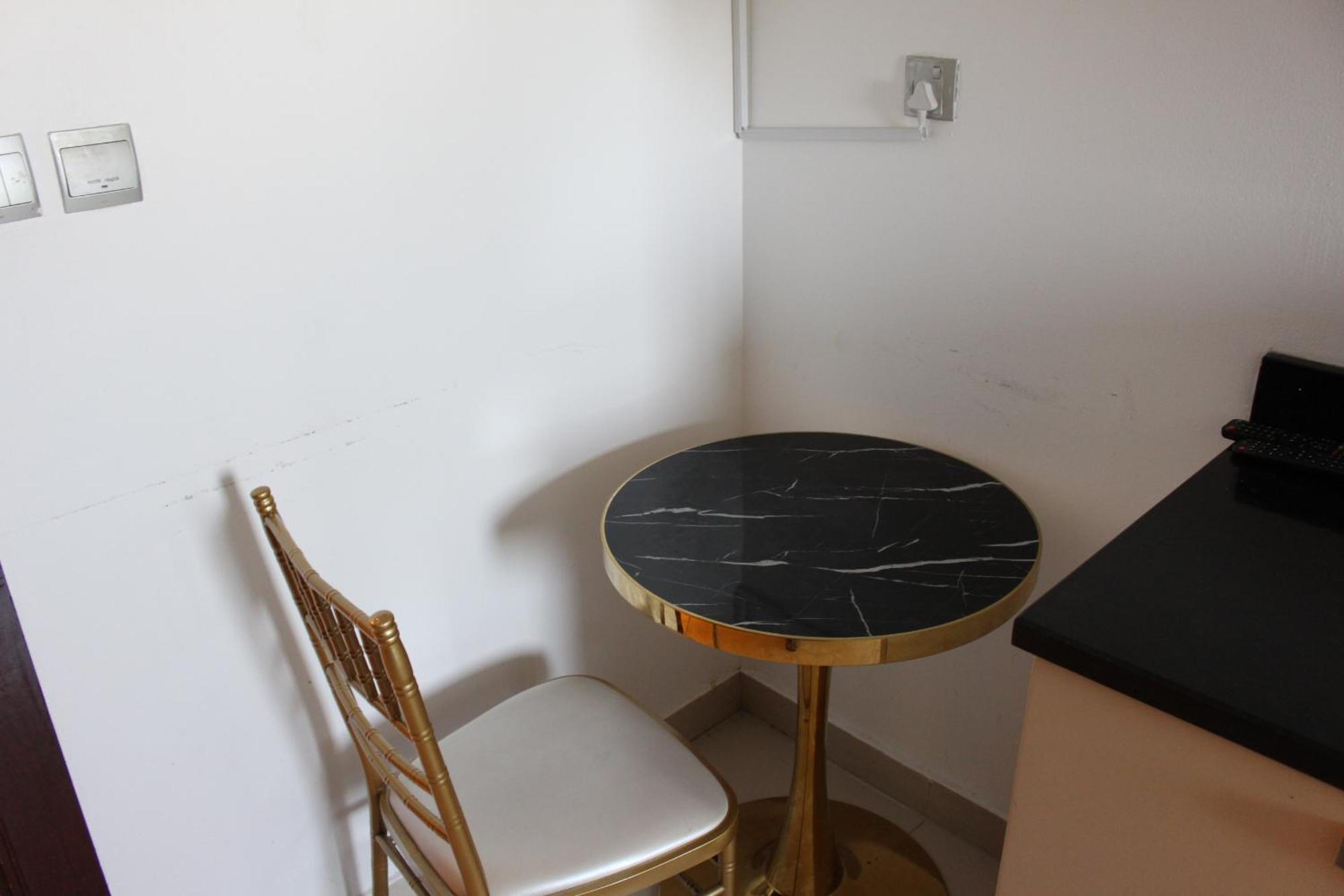 Four Stars Hostel Dubai Bagian luar foto