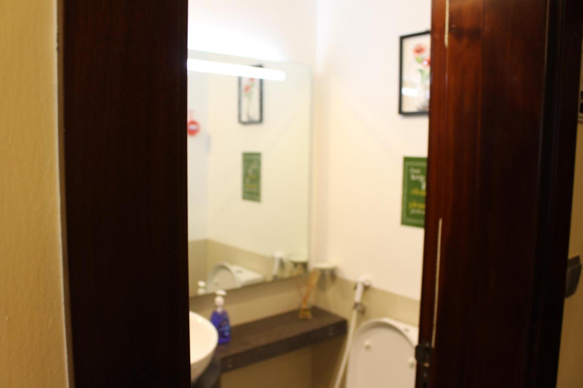 Four Stars Hostel Dubai Bagian luar foto